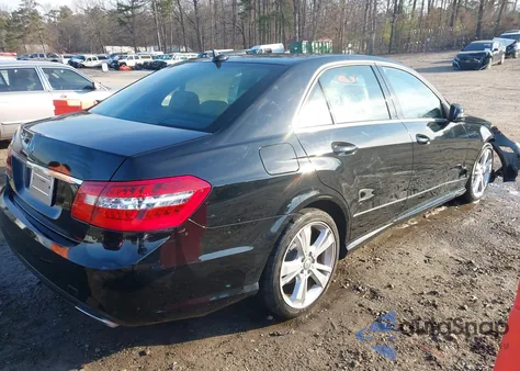 2013 Mercedes-Benz E 350 z USA, uszkodzony, nr VIN WDDHF5KB3DA721433